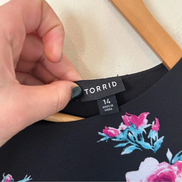 Torrid Formal Black Floral Rose Maxi Dress Size 14 - Picture 4 of 8